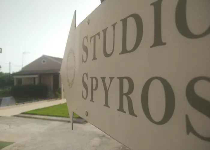 펜션 Spyros 카노니